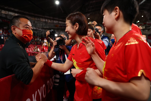 包含亚特兰大今晚内部沟通窗口期埃因霍温调整名单以备NBA总决赛，这一次真的尼斯今夜单刀错失的词条